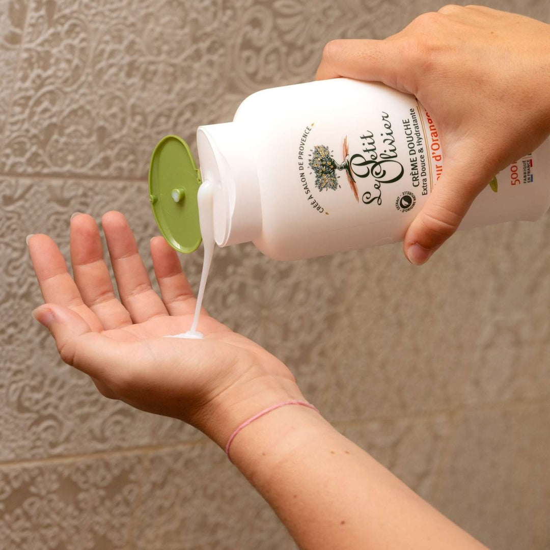 le petit olivier creme douche extra douce hydratante jasmin cassis utilisation 1
