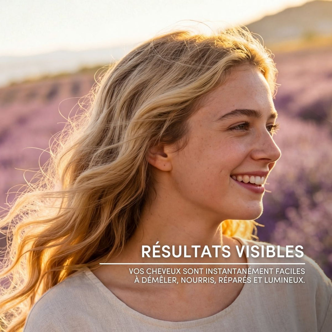Une femme souriante aux longs cheveux blonds ondulés se tient debout dans un champ de lavande baigné de soleil. Le texte en français indique : RÉSULTATS VISIBLES : Le Petit Olivier Spray Démêlant Sans Rinçage Cheveux Secs et Abîmés nourrit, répare et illumine vos cheveux.