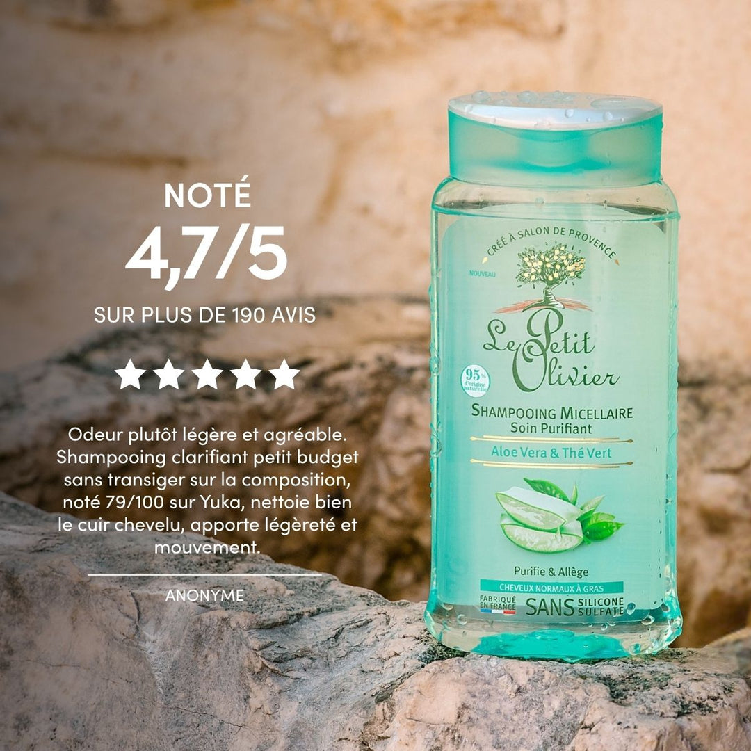 Un flacon de « Le Petit Olivier Shampoing Cheveux Gras » est présenté à la verticale sur une surface en pierre naturelle ; à côté figurent les informations sur le produit, une note de 4,7/5 et un bref avis client.