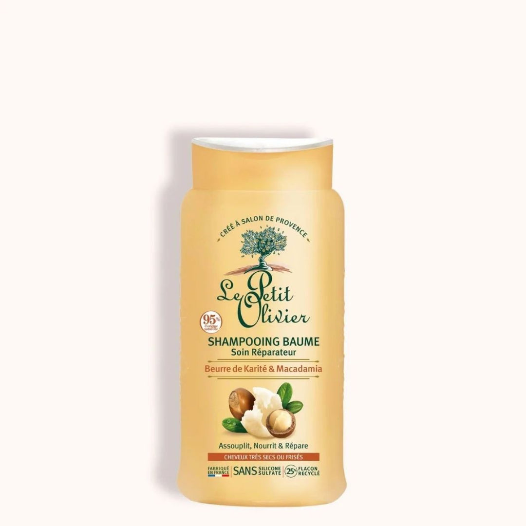 Un flacon de « Le Petit Olivier – Shampoing pour cheveux très secs ou frisés », avec une étiquette jaune, des illustrations de noix et un texte mettant en avant sa formule nourrissante et ses ingrédients naturels, destiné aux cheveux très secs ou frisés.