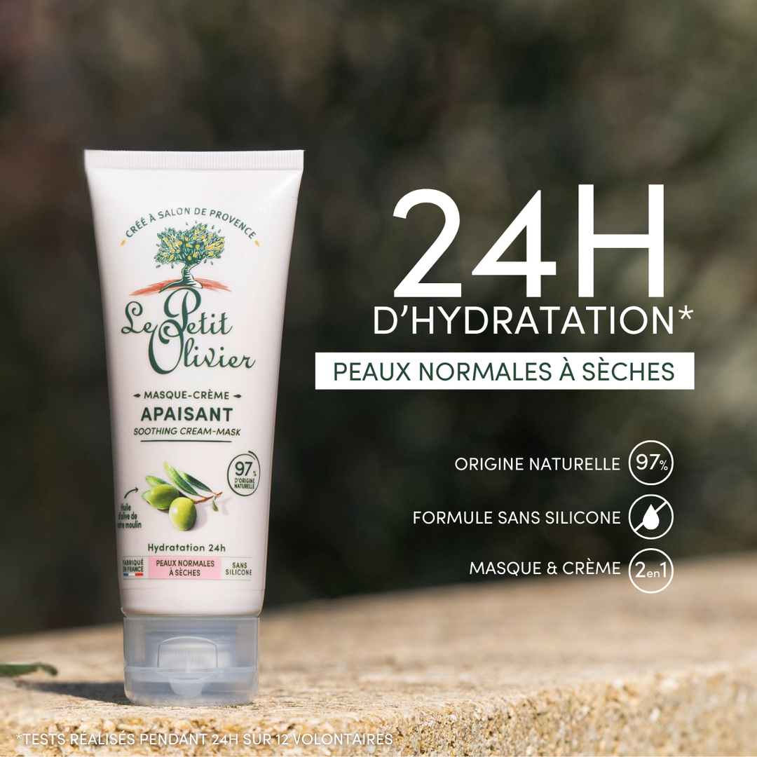 Un tube de « Le Petit Olivier Masque Visage Hydratant 24h » est posé à la verticale sur une surface en bois, mettant en avant sa composition à 97 % d’origine naturelle et à base d’huile d’olive, destinée aux peaux sèches. L’arrière-plan est constitué d’une végétation légèrement floue.