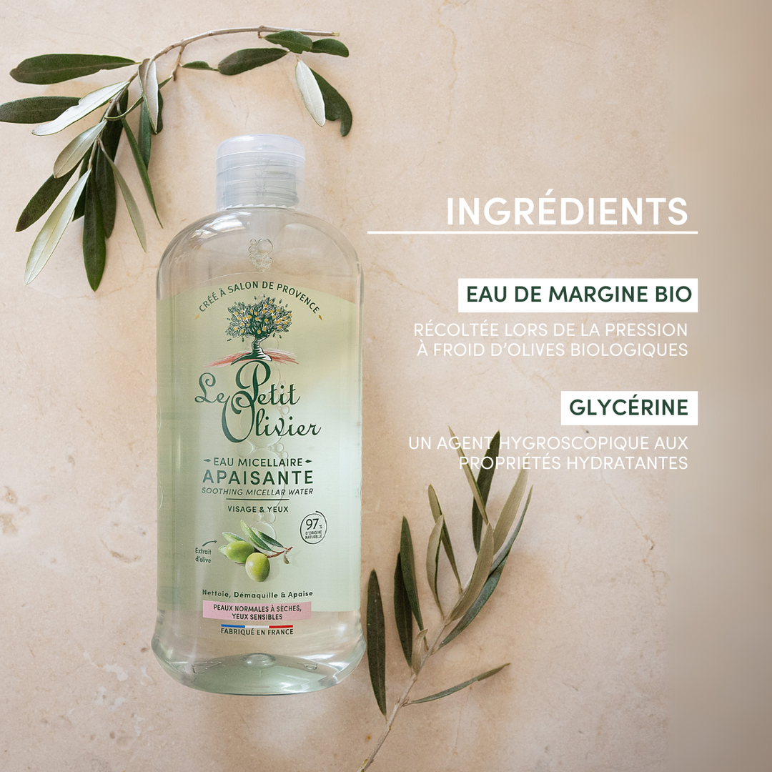 Un flacon d'Eau Micellaire Démaquillante Visage & Yeux Sensibles « Le Petit Olivier » repose sur un fond beige orné de branches d'olivier. Un texte en français met en avant l'extrait d'olive et la glycérine comme ingrédients clés pour le nettoyage des peaux sensibles.