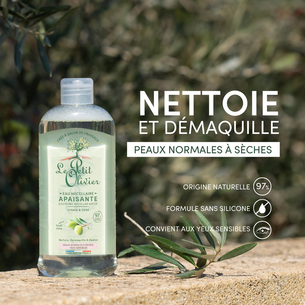 Le Petit Olivier, « Eau micellaire démaquillante visage et yeux sensibles », repose sur une surface en pierre ornée de branches d'olivier. Une inscription en français indique qu'il s'agit d'un produit nettoyant doux à l'extrait d'olive, composé à 97 % d'ingrédients d'origine naturelle et adapté aux yeux sensibles.