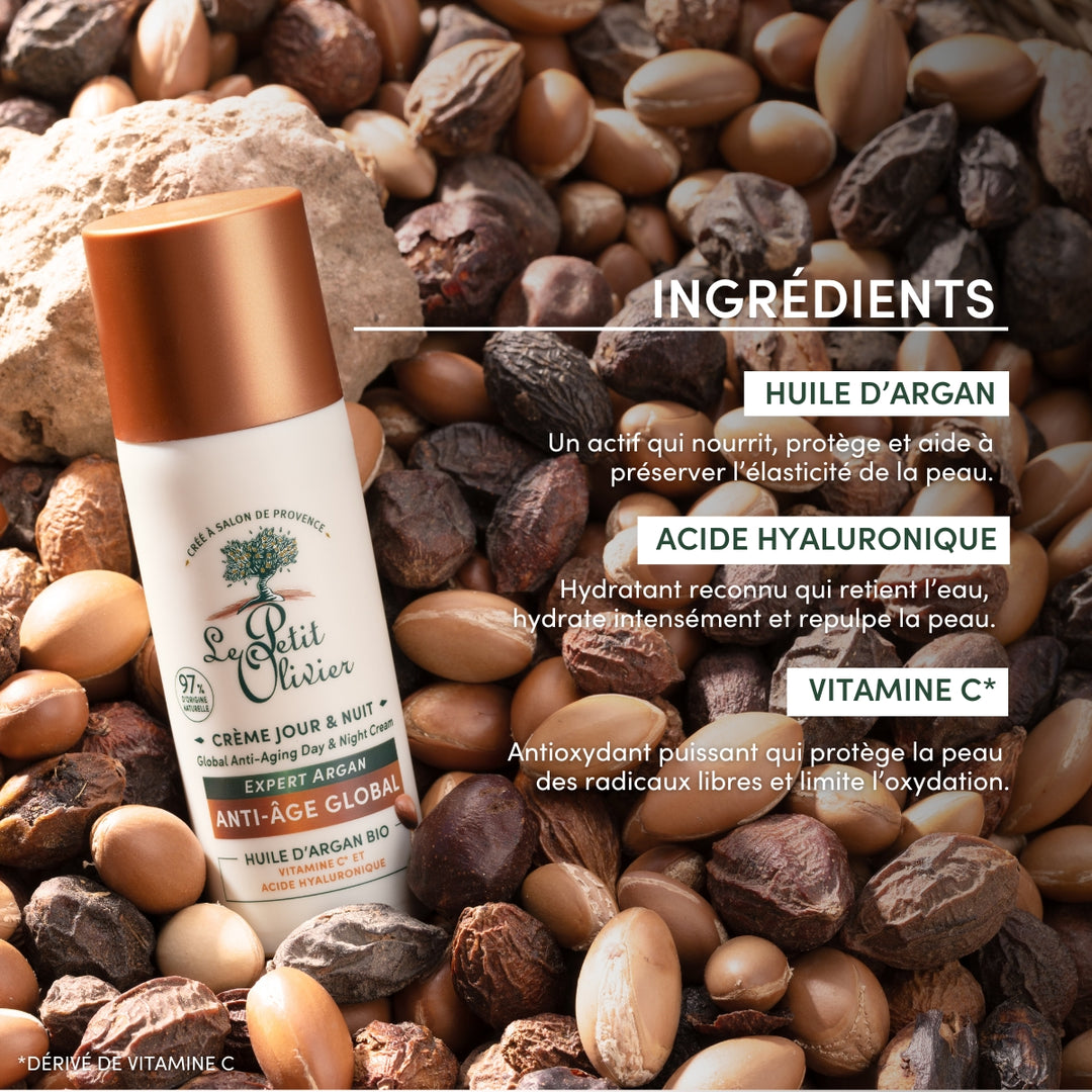 Un flacon de « Le Petit Olivier Crème Hydratante Jour & Nuit Anti-Âge » trône au milieu de noix d'argan, avec un texte mettant en avant ses ingrédients clés — l'huile d'argan, l'acide hyaluronique et la vitamine C — pour leurs bienfaits régénérants sur la peau.