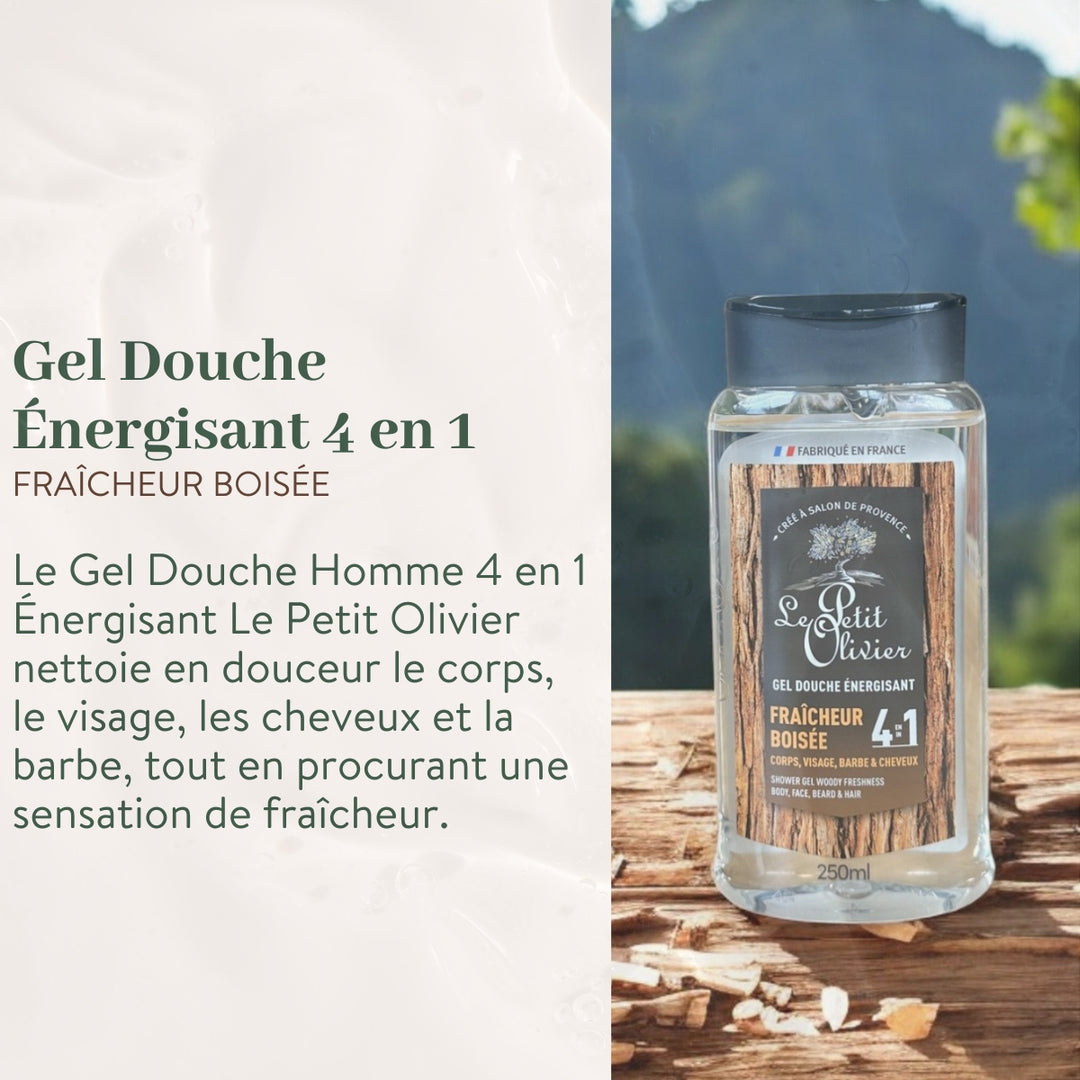 Un flacon de « Le Petit Olivier Duo Gel Douche Homme 4 en 1 » est posé sur une surface en bois, avec la fiche produit à côté et une montagne boisée en arrière-plan. L'étiquette met en avant son parfum frais et sa polyvalence « 4 en 1 ».