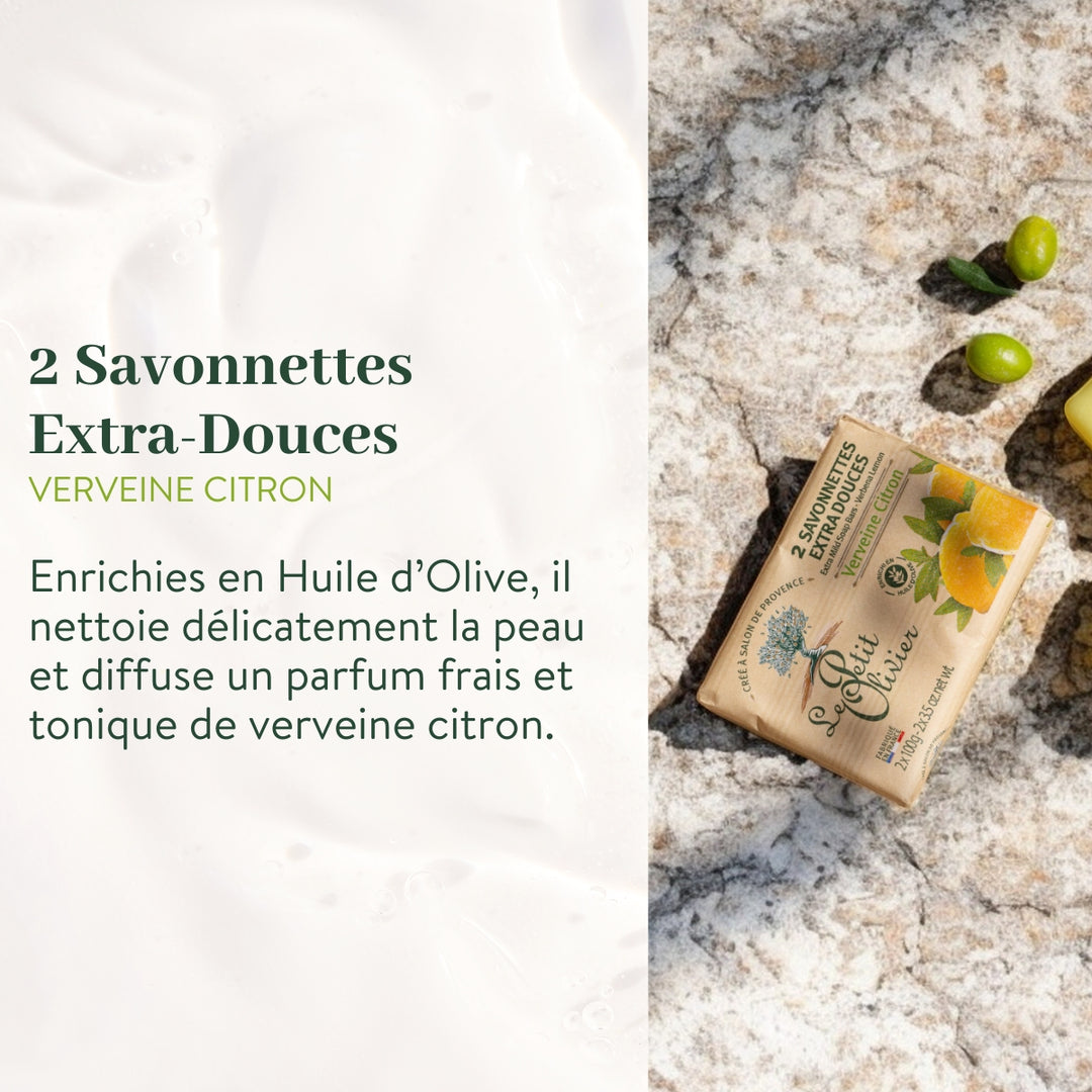 Un savon « Trio Vivifiant - Douche & Savon » de la marque Le Petit Olivier, au parfum de verveine-citron, repose sur une pierre, accompagné d'olives vertes et de rondelles de citron ; une inscription en français souligne sa tradition marseillaise et précise qu'il est « Fabriqué en France ».