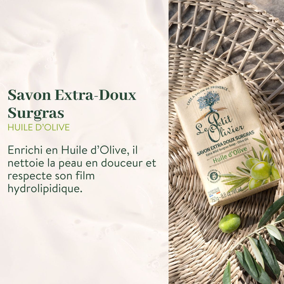 Un coffret « Découverte - Savons Extra Doux » de Le Petit Olivier repose sur un support tissé, à côté d'un rameau d'olivier, avec un texte en français mettant en avant ses propriétés douces, hydratantes et nourrissantes.