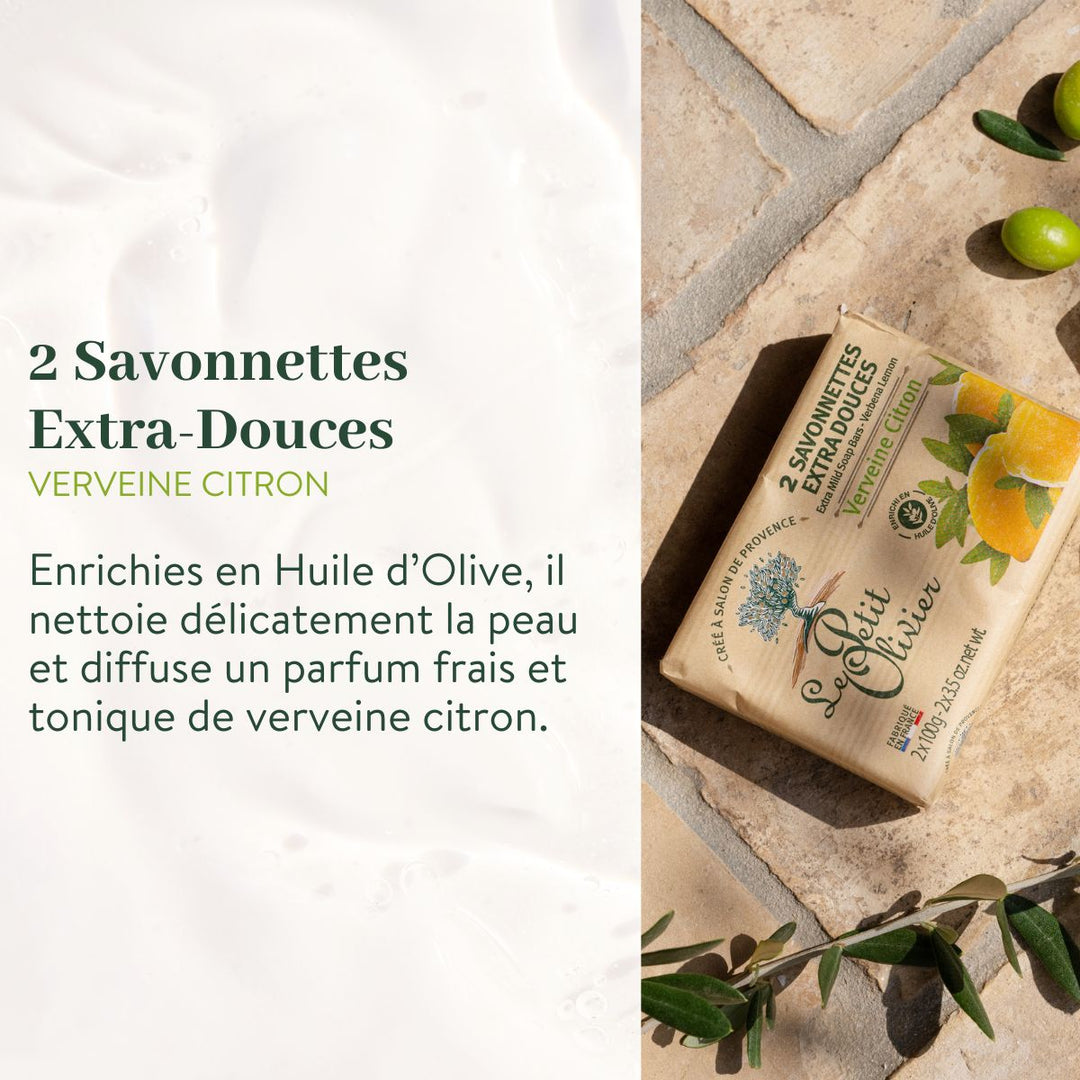 Un coffret « Découverte » des savonnettes « Extra Douces » de Le Petit Olivier, enrichies en huile d'olive et parfumées à la verveine citronnée, est présenté sur un socle en pierre orné de feuilles vertes et d'olives. Un texte en français met en avant ces savons doux fabriqués en France.