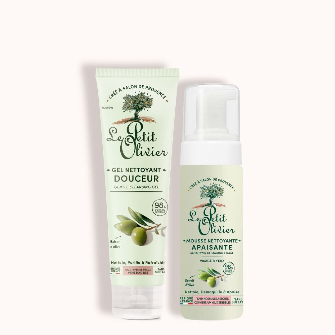 Le Duo Nettoyant Douceur - Jour & Nuit de Le Petit Olivier associe un gel nettoyant à l'extrait d'olive et une mousse nettoyante enrichie en camomille, tous deux élaborés à partir d'ingrédients d'origine naturelle et présentés dans un élégant packaging sur le thème de l'olive.