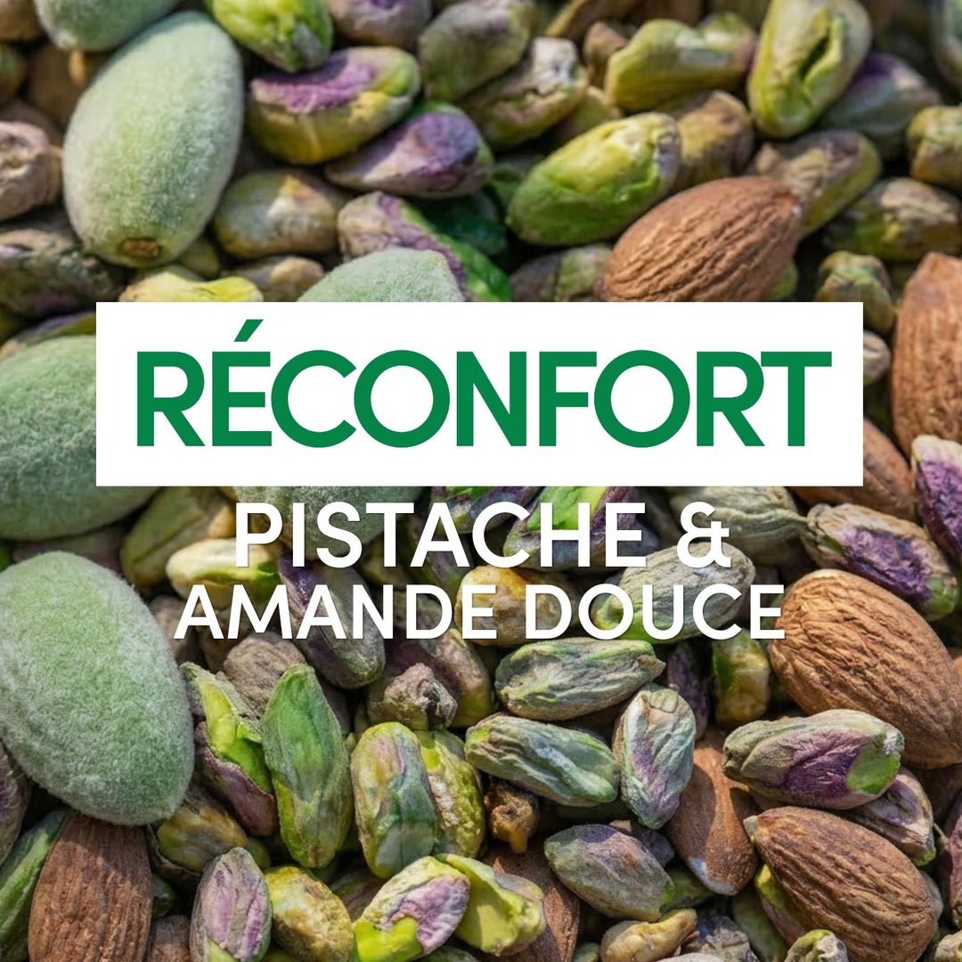 Un gros plan sur des pistaches et des amandes, décortiquées et non décortiquées, sur lequel apparaît l'inscription « RÉCONFORT PISTACHE & AMANDE DOUCE », met en valeur le mélange réconfortant du Gel Douche Réconfort de Le Petit Olivier.